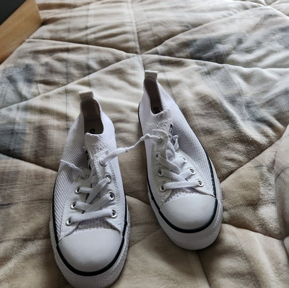 Converse - Picture 1 of 2